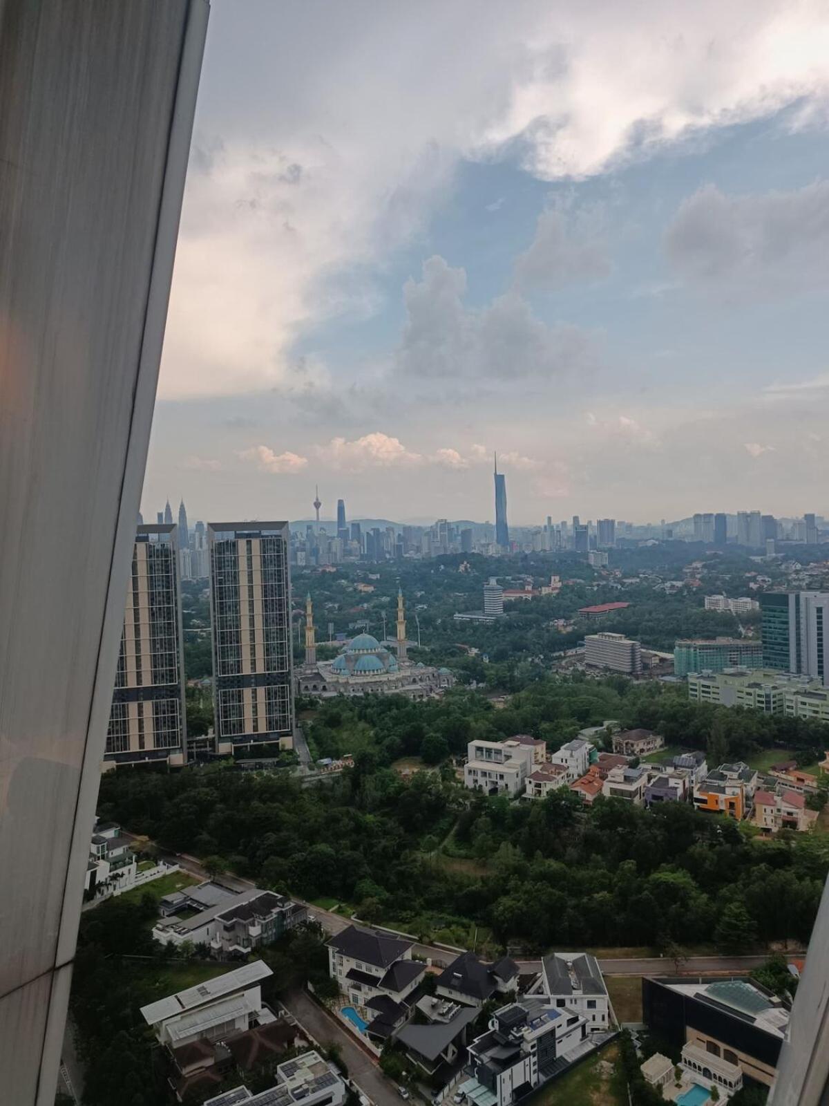 Arte Mont Kiara 4br 8pax-10pax, 10mins To Klcc Kuala Lumpur